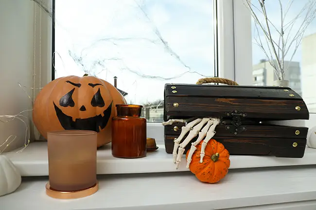 Halloween - Clashing Decor.webp