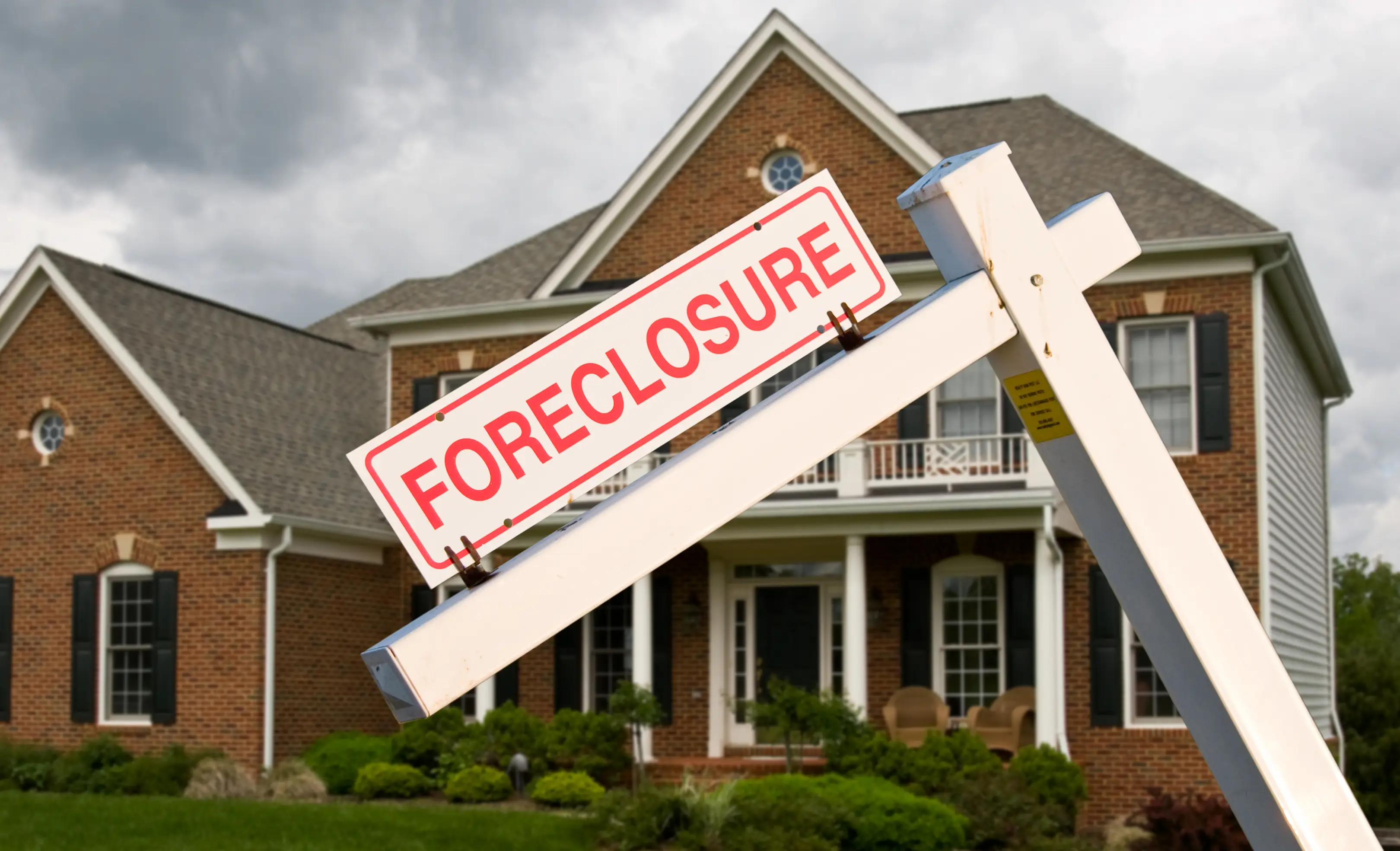 What_Should_I_Know_Before_Buying_a_Foreclosure_-_Thumbnail.webp