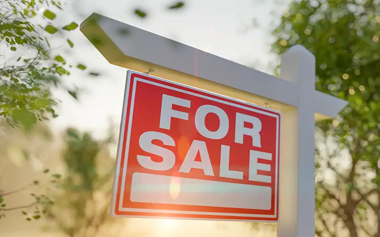 Pros and Cons of Selling As Is - For Sale Sign.webp