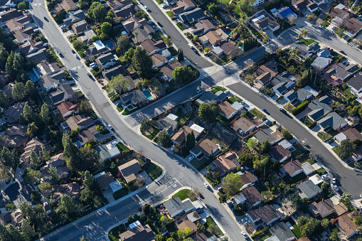 Evaluating a neighborhood when house hunting